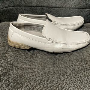 Red label by Giovanni white loafers